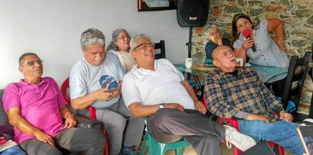 En Villamaría se reunieron un grupo de amigos para disfrutar de una tarde amena y llena de recuerdos. En la foto Germán Castañed
