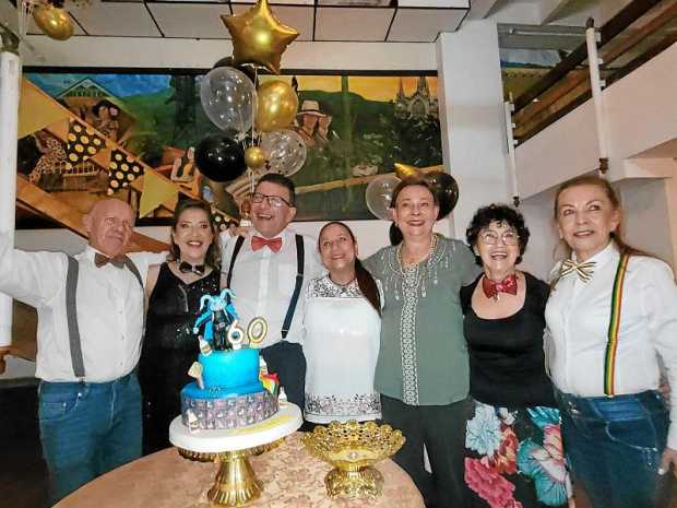 Al son de música tropical y andina se reunieron en la instalación de la República Carnavalera: cuadrilleros, músicos, patos, fam