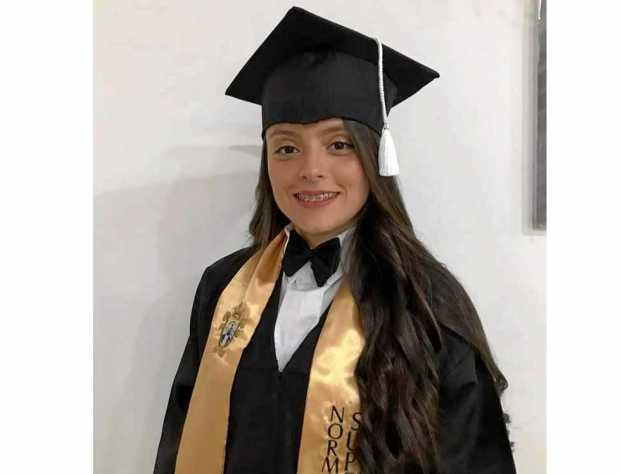 La pacoreña Luisa Fernanda Zapata González recibió de la Institución Educativa Escuela Normal Superior San José su grado como Ma