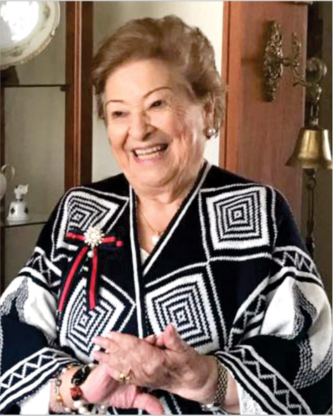 Desde tu gozoso descanso sigues iluminando el camino de nuestra vida.  ¡Gracias mamá por tanto amor! Su familia invita a la Euca