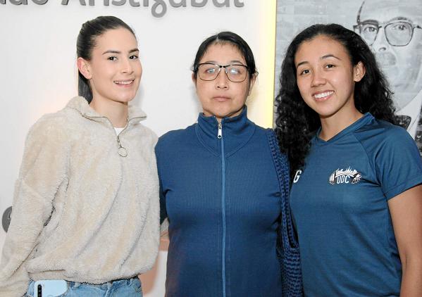 Martha Rodríguez, Jessica Rodríguez y Michelle Gómez.