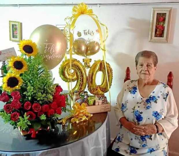 saura Patiño Díaz cumplió sus 90 años el pasado 27 de febrero en el barrio San Roque, de Manzanares. Sus hijos y demás familiare