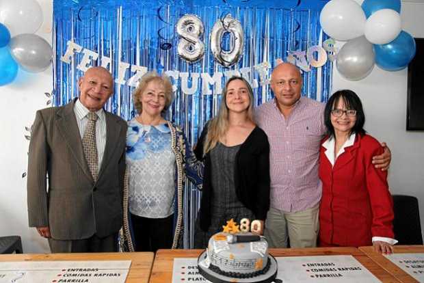 Foto|Argemiro Idárraga|LA PATRIA    En La Parroquia de La Clínica de La Presentación se celebro una Eucaristía por los ochenta a
