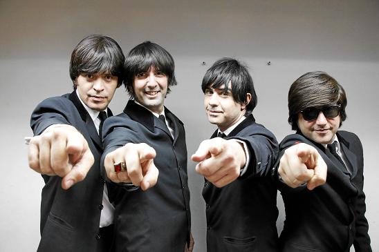 Joel Parodi es Paul Mc Cartney, Federico Ramondi es Ringo Star, Diego Facal es George Harrison y Leonardo Lavorato interpreta a 
