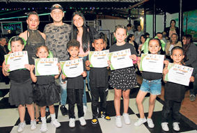 La academia Dancing Tango Milonga y Vals certificó a sus alumnos en el establecimiento Atardeceres de Chipre. En muestra infanti