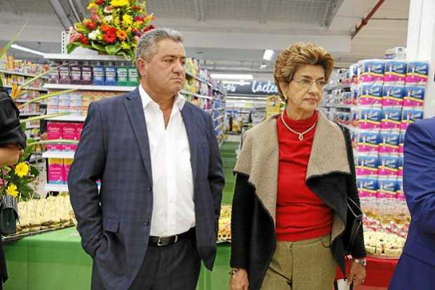 Julián Serna y su señora madre María de los Ángeles López de Serna.