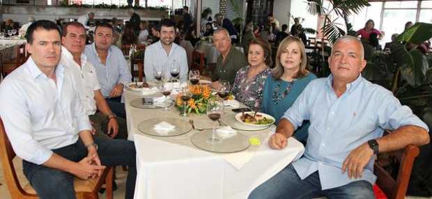 Álvaro Botero, Danilo Botero, Jairo Botero, Carlos Vega Botero, Luis Botero, Teresa Jaramillo de Botero, Luz Amparo Botero y Mar