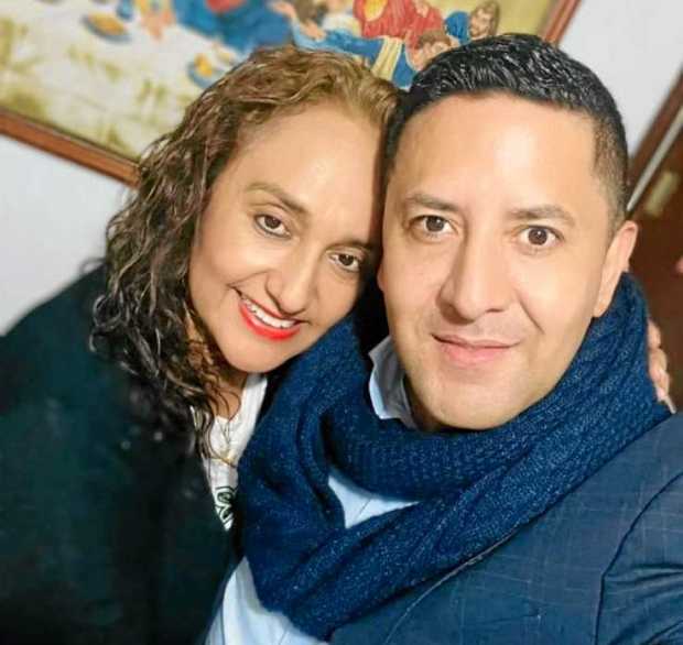 El abogado Alejandro Franco Castaño, celebró su cumpleaños en compañía de María del Rosario Ramírez Bonilla.