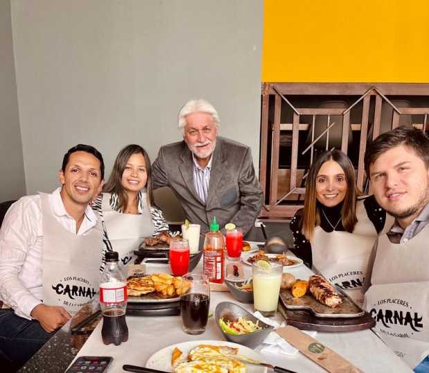 Familiares y amigos de Susana Osorio López la agasajaron por su cumpleaños.  Al festejo asistieron Mario Chamorro, Susana, Carlo