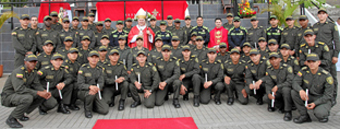 El coronel José Arturo Sánchez Valderrama, comandante de Policía Caldas; monseñor José Miguel Gómez Rodríguez, arzobispo de Mani