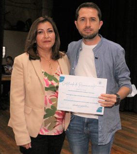 Beatriz Eugenia Becerra y Esteban Granada Aguirre, en el acto de reconocimientos al mejor empleado, mejor equipo de trabajo y a 