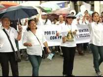 Participantes marcha por la familia