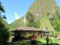 Montañas y aguas cristalinas en Guática