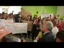 Un foro encendido con Álvaro Uribe Vélez en la Universidad de Manizales