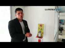 David Giraldo y su dispensado automático de gel antibacterial