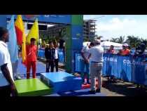 Maira Vargas y Eduardo Londoño reciben sus medallas de bronce en triatlón