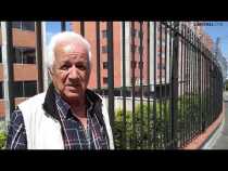 El pendón sigue en el poste cuatro meses después de las elecciones