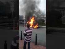 Hombre incendió su moto y la de un Policía en un Plaza Alfonso López