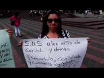 Víctimas del conflicto armado hacen plantón frente a la Gobernación de Caldas