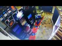 En video quedó el robo de luminarias