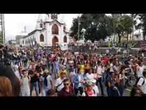 Paso de la marcha #Paro4D por el Parque Caldas