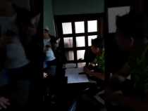 Jefe de revista del Congreso agredió a periodista en Bogotá