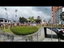 Estudiantes bloquean la glorieta de la Universidad Nacional