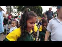 Niños de jardines infantiles de Villamaría embellecieron el parque principal