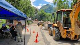 El paso entre La Felisa y La Pintada, en la vía entre Manizales y Medellín, sigue restringido, a causa de un derrumbe que además