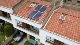 ¿Te gustaría implementar un sistema de energía solar en tu casa?