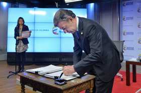 Juan Manuel Santos, presidente de Colombia, sancionó el Plan de Desarrollo 2014-2018.
