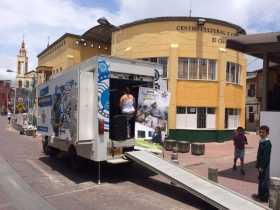 El aula móvil está hoy en el barrio El Carmen de Manizales. 
