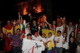 Familiares y amigos celebraron el regreso de los mauricios a la ciudad después de la difícil prueba del Dakar.