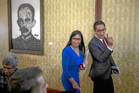 La presidenta de la Asamblea Nacional Constituyente de Venezuela, la oficialista Delcy Rodríguez, acusó al presidente del Parlam