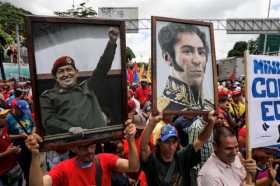 Chavistas participan en una manifestación para apoyar la instalación de la Asamblea Nacional Constituyente
