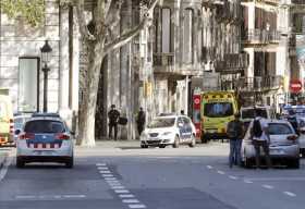 Varias personas heridas al ser atropelladas por un vehículo en Barcelona
