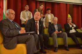 El rector de la U. de Manizales, Guillermo Orlando Sierra (segundo en la foto) estuvo como panelista.