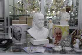 Foto |Martha Monroy | LA PATRIA Imágenes desde $18 mil, bustos de $40 mil, y pocillos de $10 mil, también se encuentran en el me