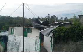 Así quedaron las casas dañadas con el vendaval en Marquetalia.