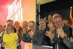 Independentistas celebran los resultados de la candidatura de Junts per Catalunya. 