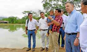El presidente Santos dijo que a los campesinos se les están otorgando subsidios para que puedan tener una vivienda digna. 