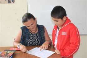 Estudiantes de El Pintado aprenden inglés con canciones y juegos.