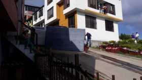 Se volcó un furgón en el barrio La Isabela 