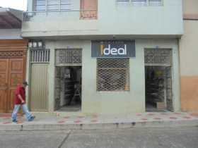 Almacén Calzado Ideal.