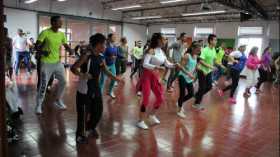Los graduados disfrutaron del módulo rumba aeróbica. Personas capacitadas en el tema son los que orientan las sesiones.