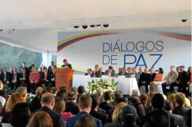Pablo Beltrán durante la instalación de diálogos de paz en Quito, Ecuador.