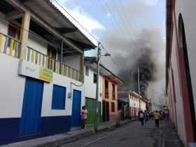 Incendio consumió  tres casas en Arboleda