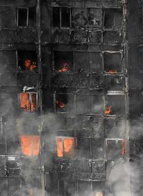 Foto | EFE | LA PATRIA  Las llamas arrasaron con todo a su paso durante el incendio en la Torre Grenfell en Londres (Reino Unido
