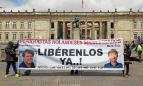 En la Plaza de Bolívar de Bogotá se realizó una manifestación para pedir la liberación de los periodistas holandeses Derk Johann