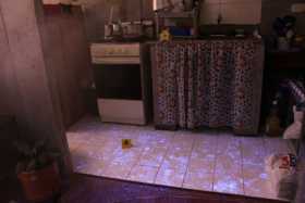 Pruebas científicas revelaron los rastros de sangre en la escena del crimen, a pesar de que la superficie fue lavada.